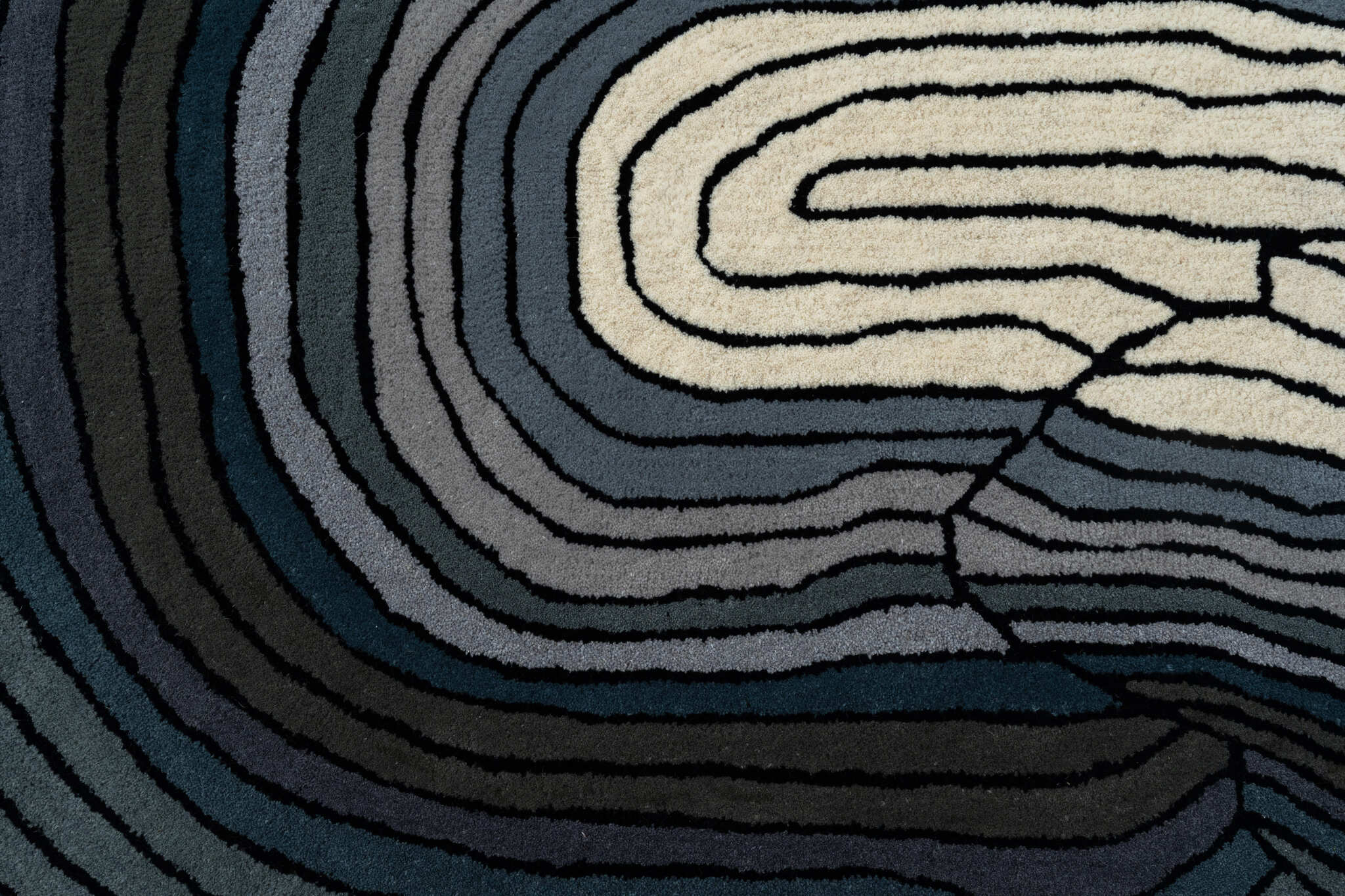 Geode Flow Hand-Tufted Wool Rug – Midnight Blue & Charcoal Layers
