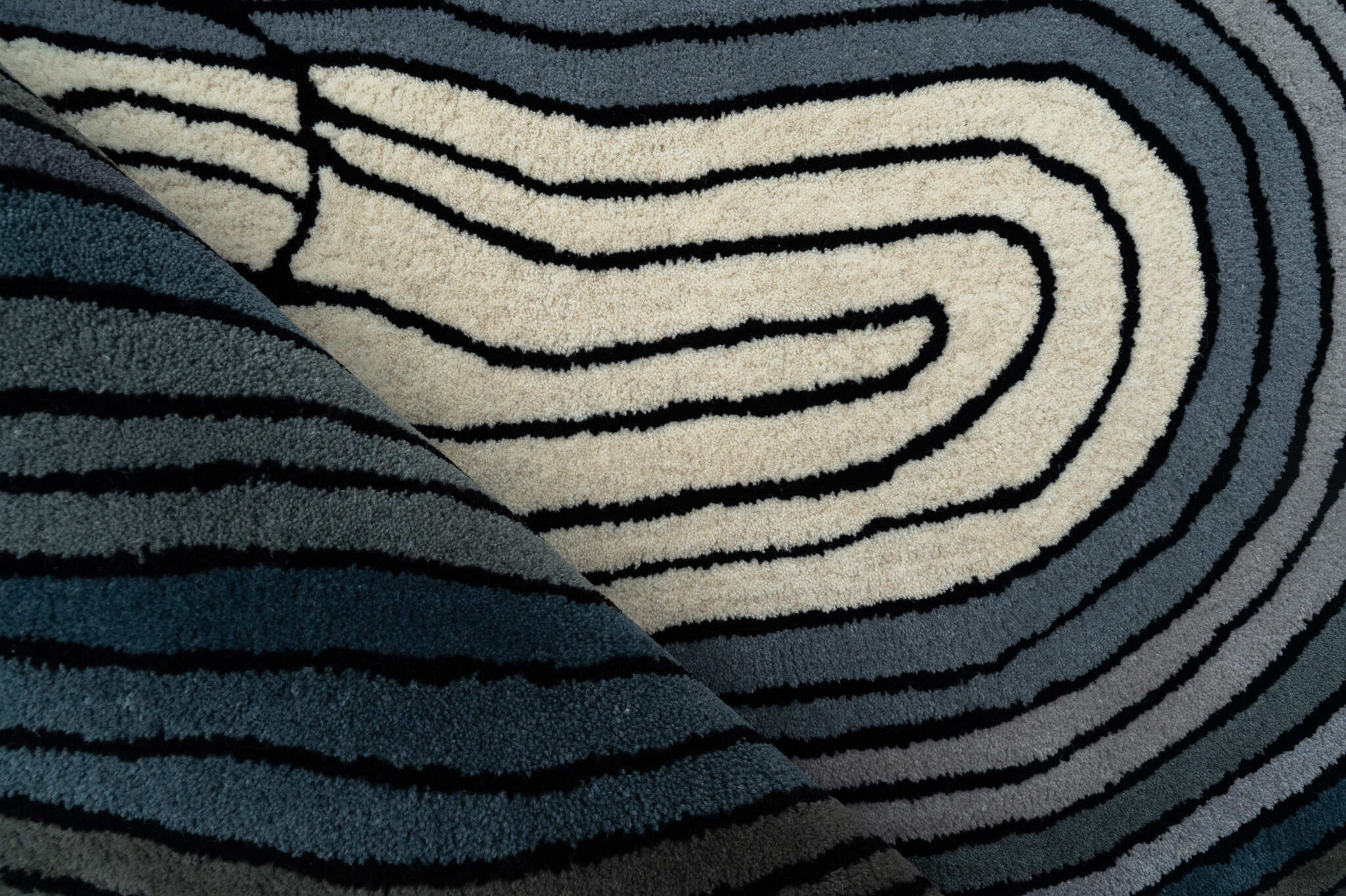 Geode Flow Hand-Tufted Wool Rug – Midnight Blue & Charcoal Layers