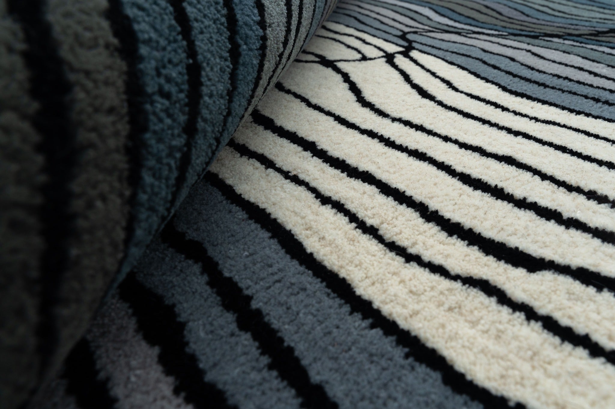 Geode Flow Hand-Tufted Wool Rug – Midnight Blue & Charcoal Layers