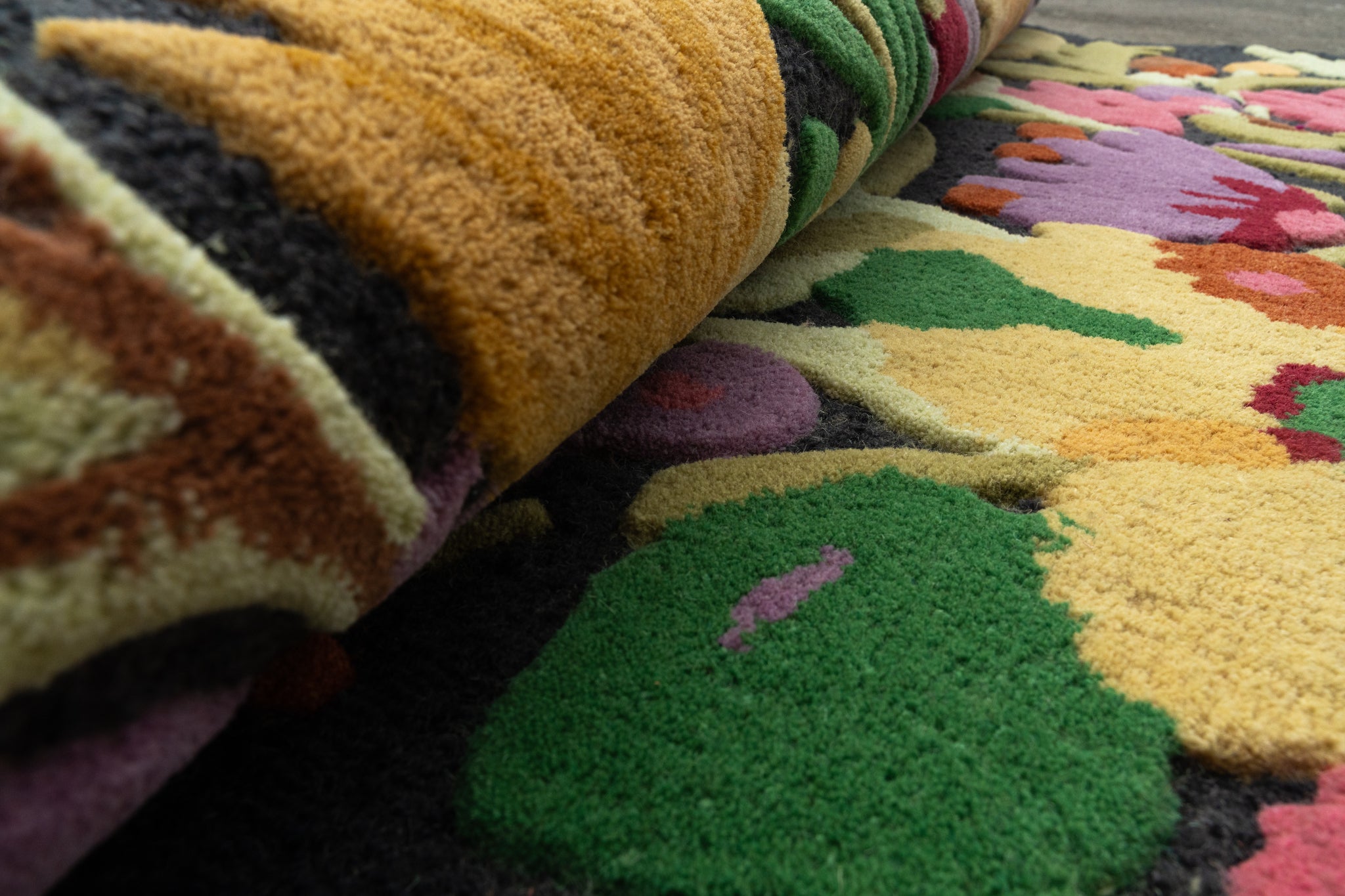 Midnight Bloom Hand-Tufted Wool Rug – Vibrant Floral Garden Design