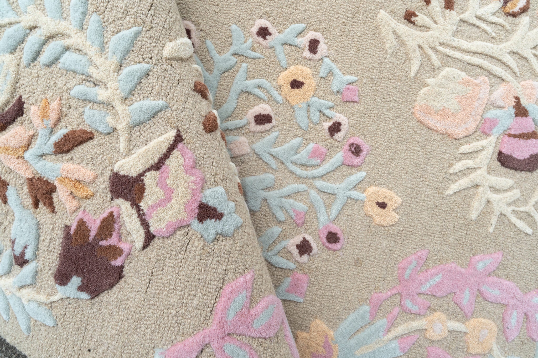 Blossom Medallion Hand-Tufted Wool Rug – Pastel Garden Design