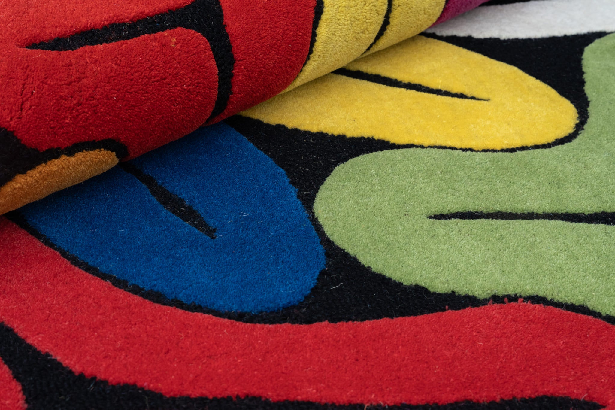 Chromatic Flow Hand-Tufted Wool Rug – Abstract Pop Art Design